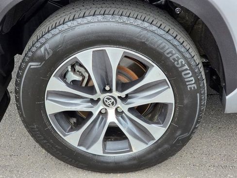 Used 2023 Toyota Highlander XLE image 12