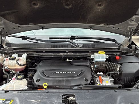 Certified 2021 Chrysler Pacifica Limited w/ Uconnect Theater Family Group image 33