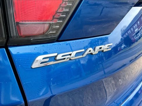 Used 2017 Ford Escape SE w/ SE Sport Appearance Package image 30