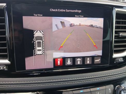Used 2024 Chrysler Pacifica Limited FWD image 24