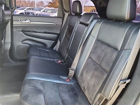 Used 2017 Jeep Grand Cherokee Altitude image 16