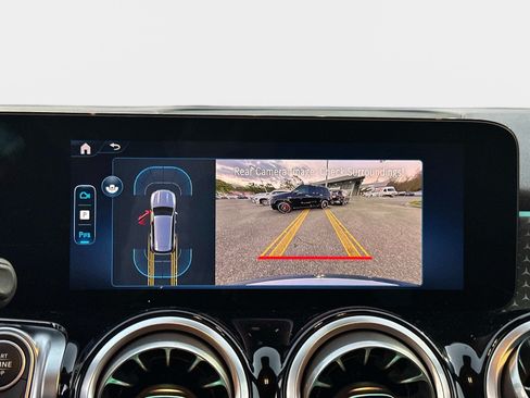 Used 2025 Mercedes-Benz GLB 250 image 22