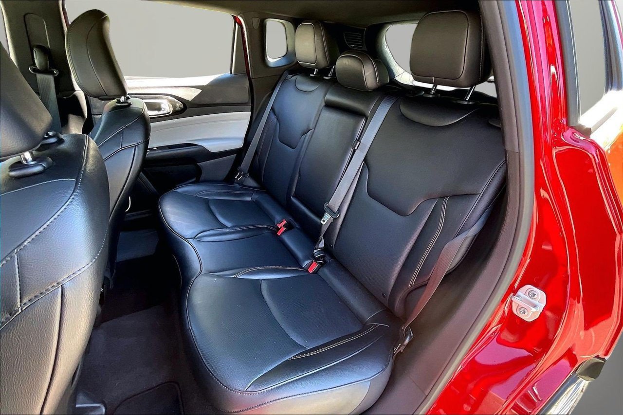 Certified 2024 Jeep Compass Limited w/ Elite Group AWD/4WD image 22