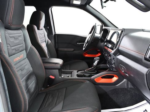 Used 2025 Nissan Frontier PRO-4X w/ Black Accent Package image 10