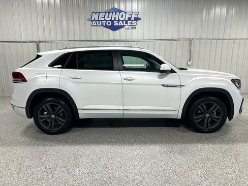 Used 2021 Volkswagen Atlas Cross Sport SE w/ Panoramic Sunroof Package image 1