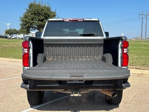 Used 2024 Chevrolet Silverado 2500 Custom w/ Custom Value Package image 7