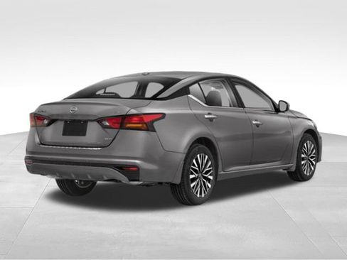Used 2024 Nissan Altima 2.5 SV FWD image 33