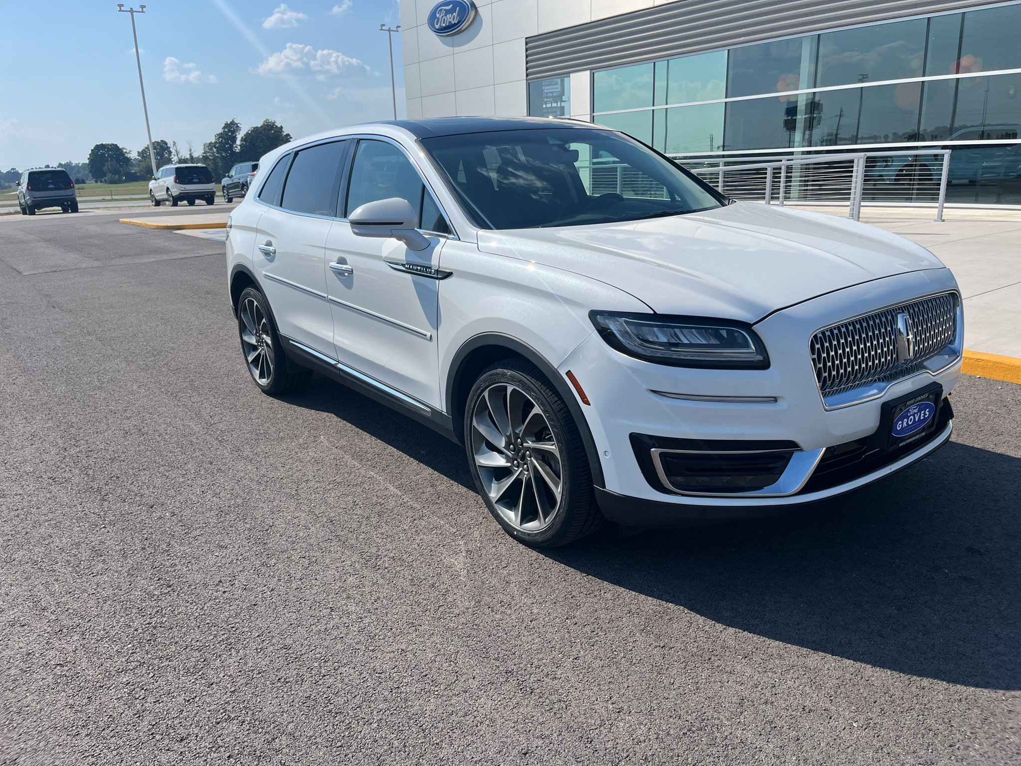 Used 2020 Lincoln Nautilus Reserve w/ Equipment Group 201A AWD/4WD image 3