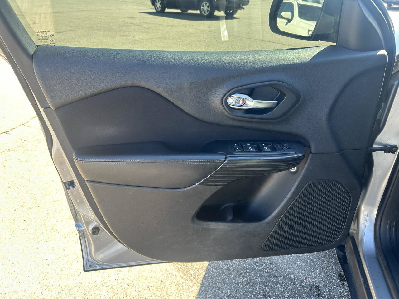 Used 2014 Jeep Cherokee Sport FWD image 13