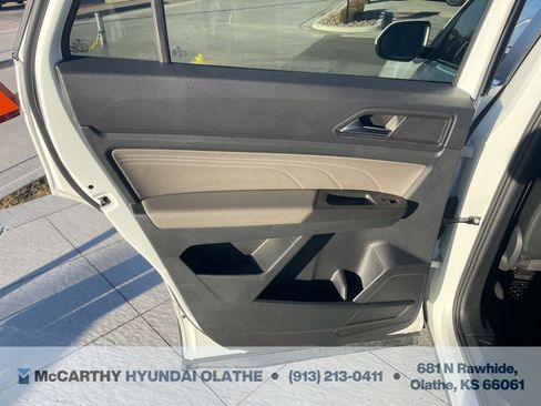 Used 2022 Volkswagen Atlas Cross Sport SE image 21