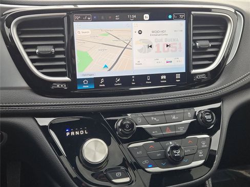 Used 2025 Chrysler Pacifica Limited w/ Uconnect Theater Family Group image 29