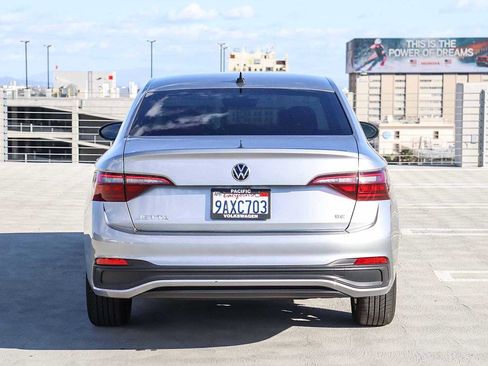 Used 2022 Volkswagen Jetta SE image 5