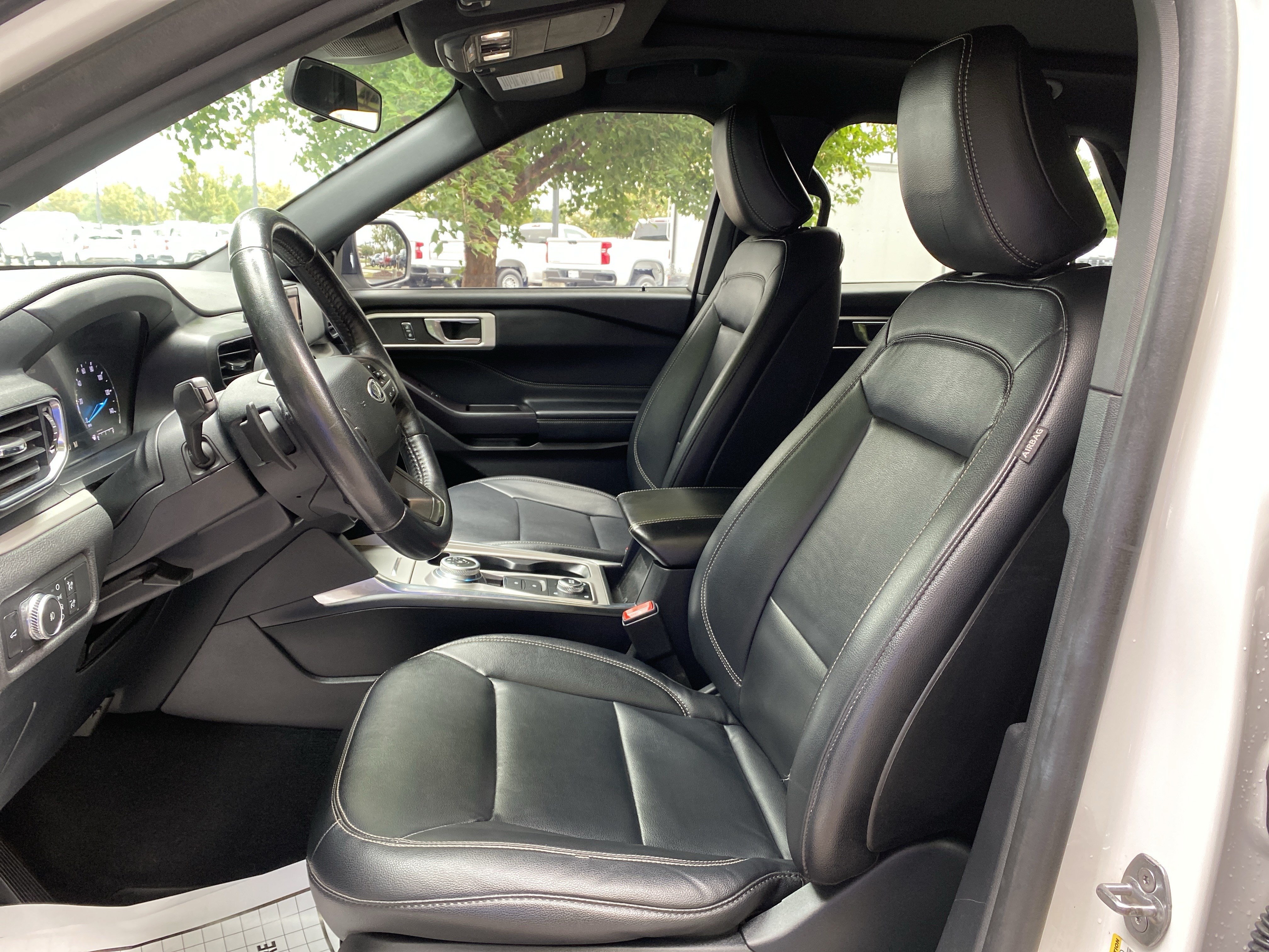 Used 2020 Ford Explorer XLT w/ Equipment Group 202A AWD/4WD image 16
