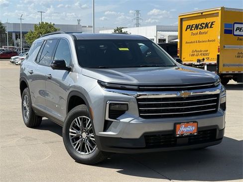 New 2026 Chevrolet Traverse LT w/ Driver Confidence Package image 2