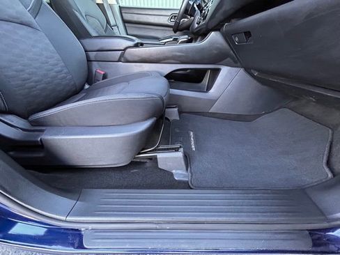 Used 2024 Nissan Pathfinder SV image 31