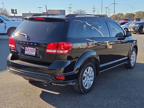 Used 2019 Dodge Journey SE image 4