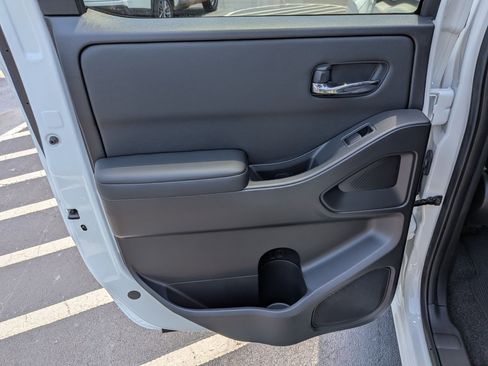 Used 2025 Nissan Frontier SV w/ SV Convenience Package RWD image 26