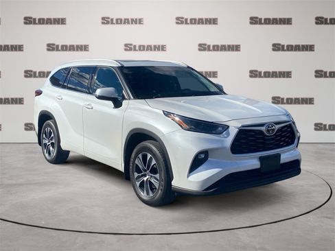 Used 2022 Toyota Highlander XLE image 7