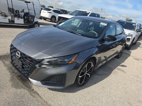 Used 2024 Nissan Altima 2.5 SR FWD image 2