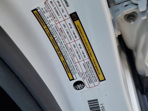 Used 2023 Jeep Grand Cherokee Laredo image 39