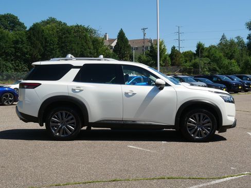 Certified 2023 Nissan Pathfinder SL w/ SL Premium Package AWD/4WD image 8