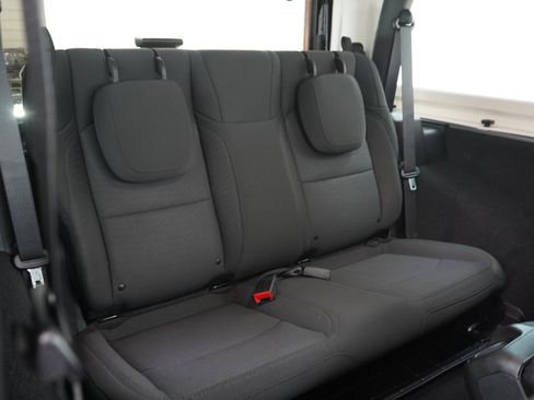 Used 2019 Jeep Wrangler Sport AWD/4WD image 13