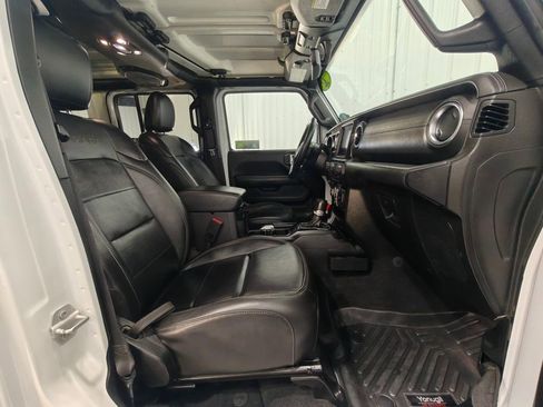 Used 2022 Jeep Wrangler Unlimited Sahara w/ Cold Weather Group image 23