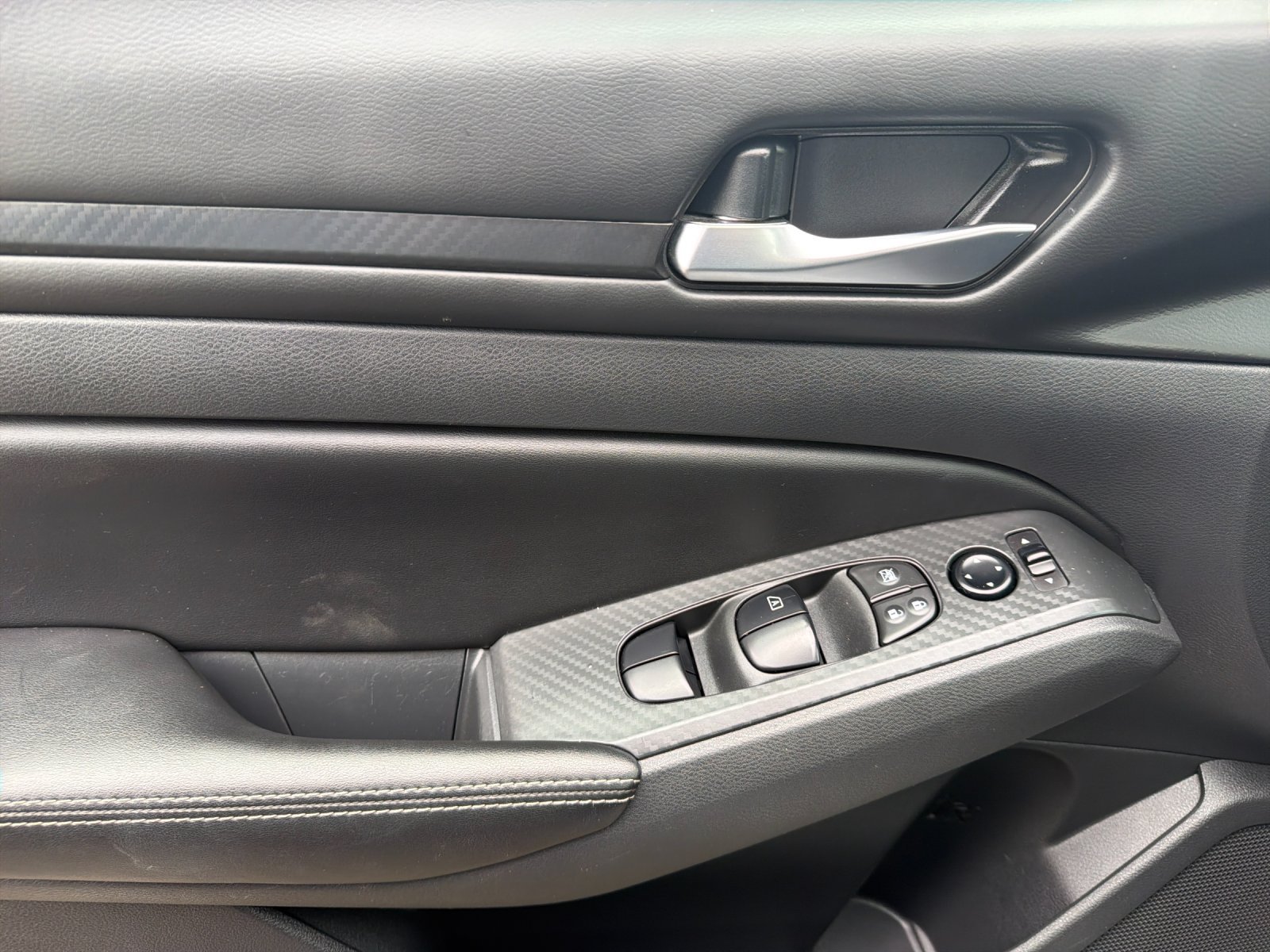 Used 2024 Nissan Altima 2.5 SV FWD image 10