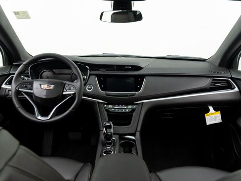 New 2025 Cadillac XT6 Luxury image 13