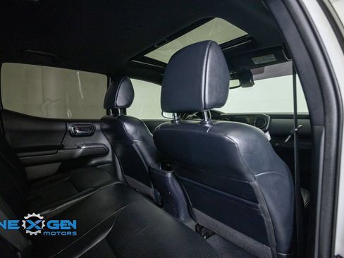 Used 2019 Toyota Tacoma TRD Sport AWD/4WD image 38