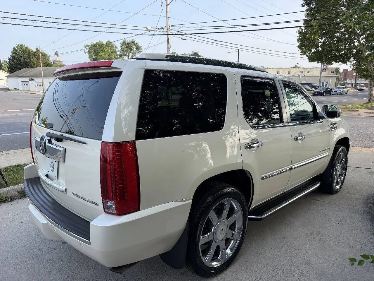 Used 2009 Cadillac Escalade 4WD Hybrid image 7