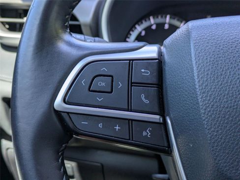 Used 2022 Toyota Highlander XLE AWD/4WD image 29