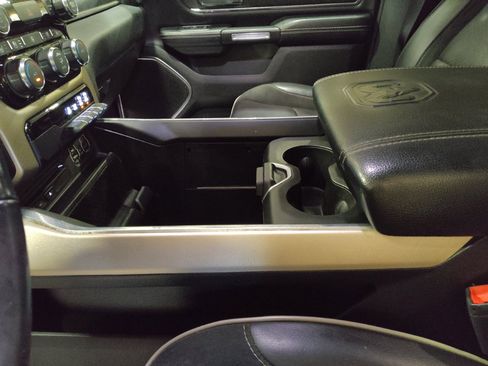 Used 2019 RAM 1500 Laramie AWD/4WD image 26