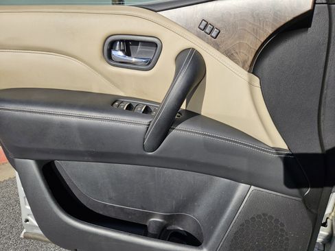 Used 2023 INFINITI QX80 Premium Select w/ All-Season Package image 30