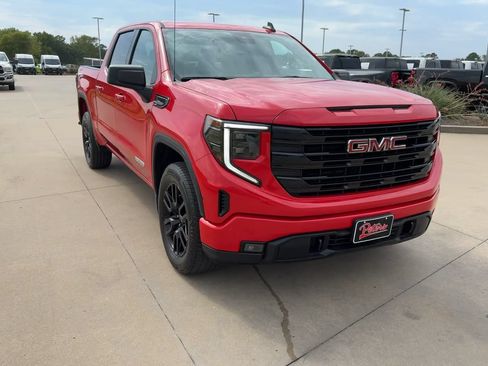 Used 2024 GMC Sierra 1500 Elevation AWD/4WD image 2