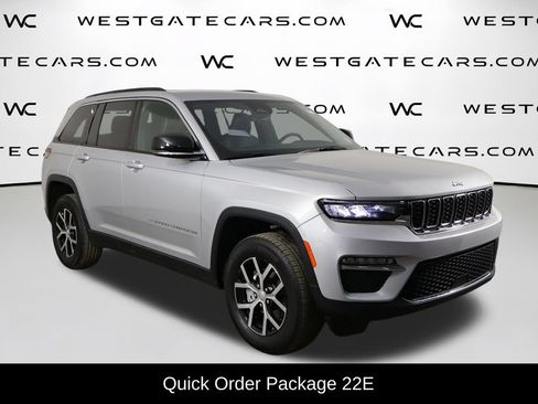 Used 2025 Jeep Grand Cherokee Limited AWD/4WD image 4