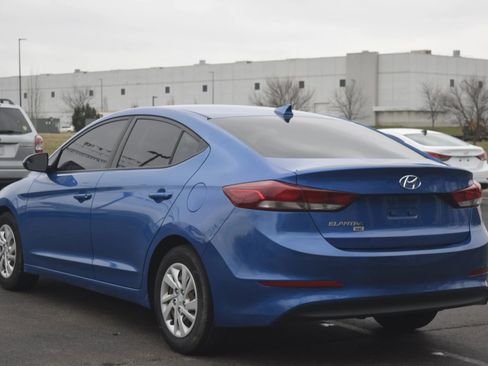 Used 2017 Hyundai Elantra SE image 2