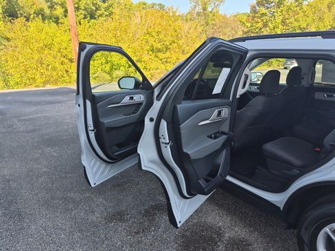 New 2025 Ford Explorer Active image 12