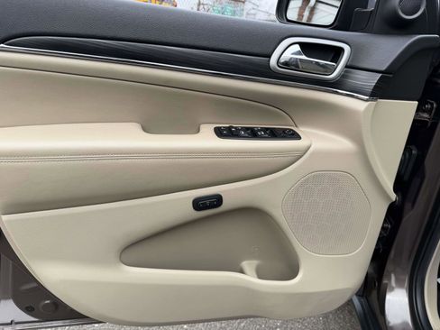 Used 2019 Jeep Grand Cherokee Limited image 20