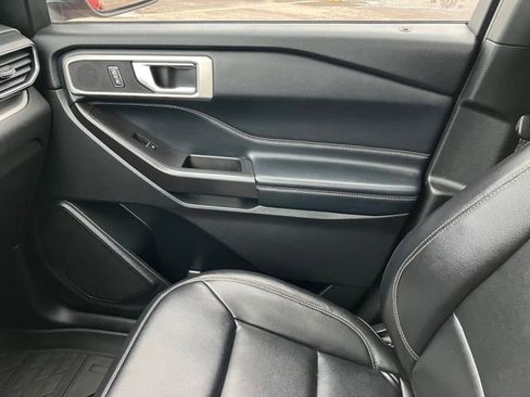 Used 2020 Ford Explorer XLT w/ Equipment Group 202A image 10