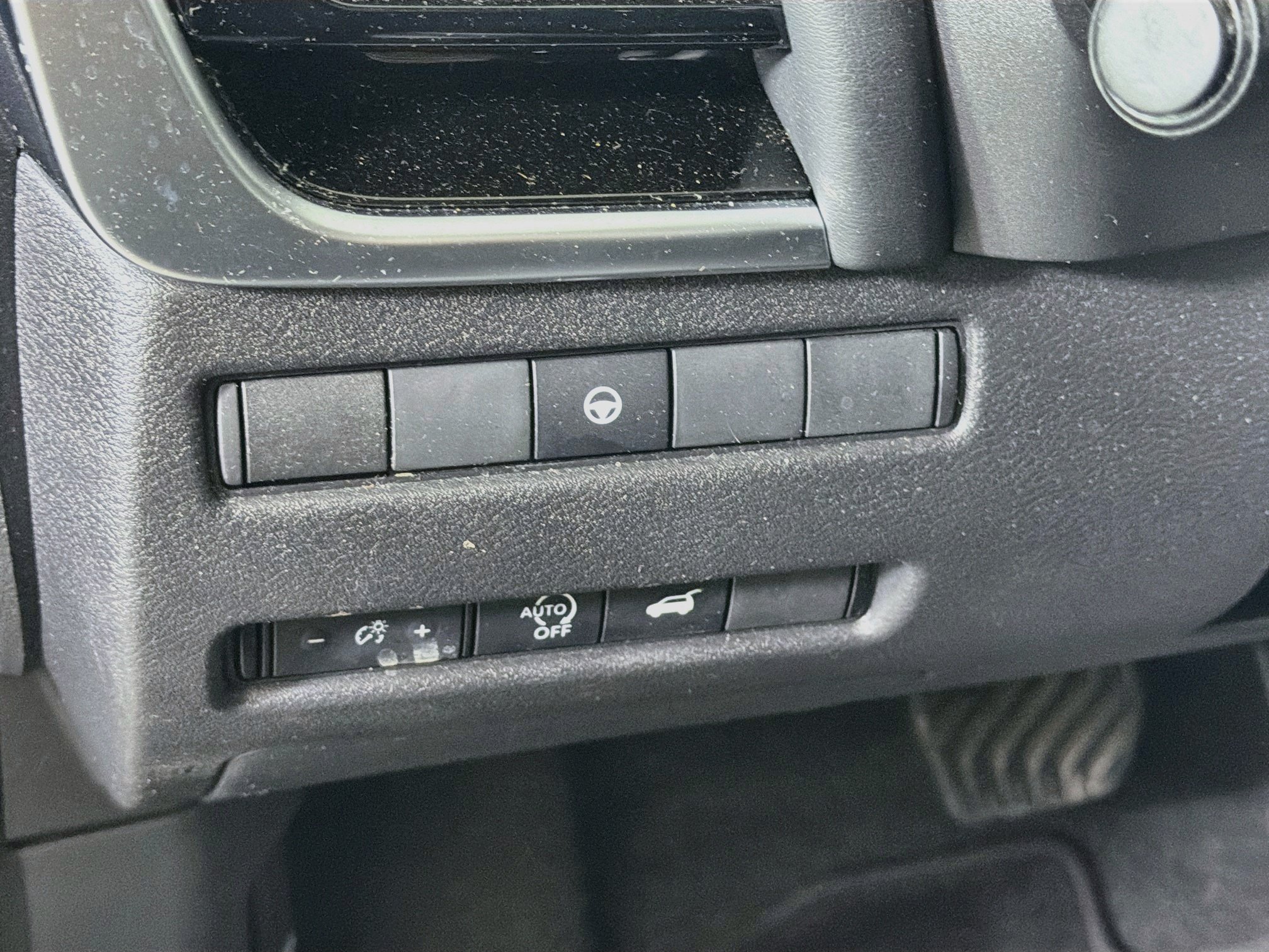 Used 2023 Nissan Rogue SL FWD image 17