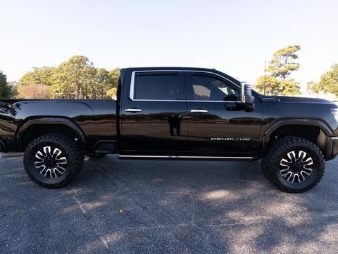 Used 2024 GMC Sierra 2500 Denali Ultimate image 2