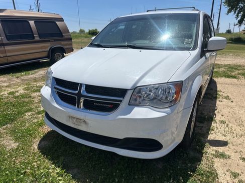 Used 2016 Dodge Grand Caravan SXT FWD image 13