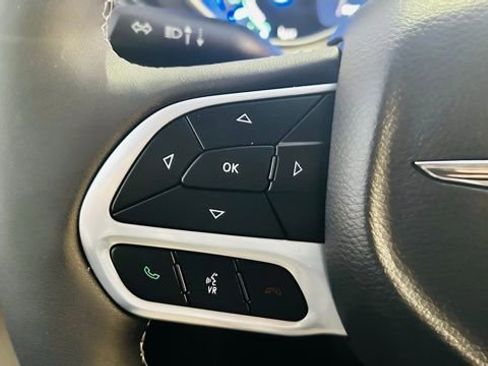 New 2023 Chrysler Pacifica Touring-L image 18