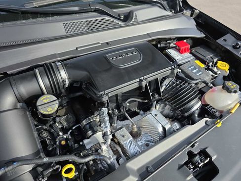 Certified 2025 Jeep Compass Latitude image 13