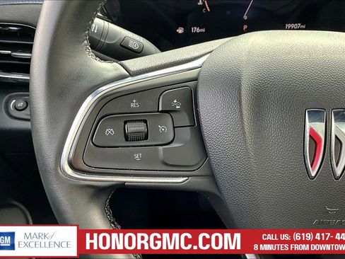 Used 2025 Buick Envista Sport Touring image 11