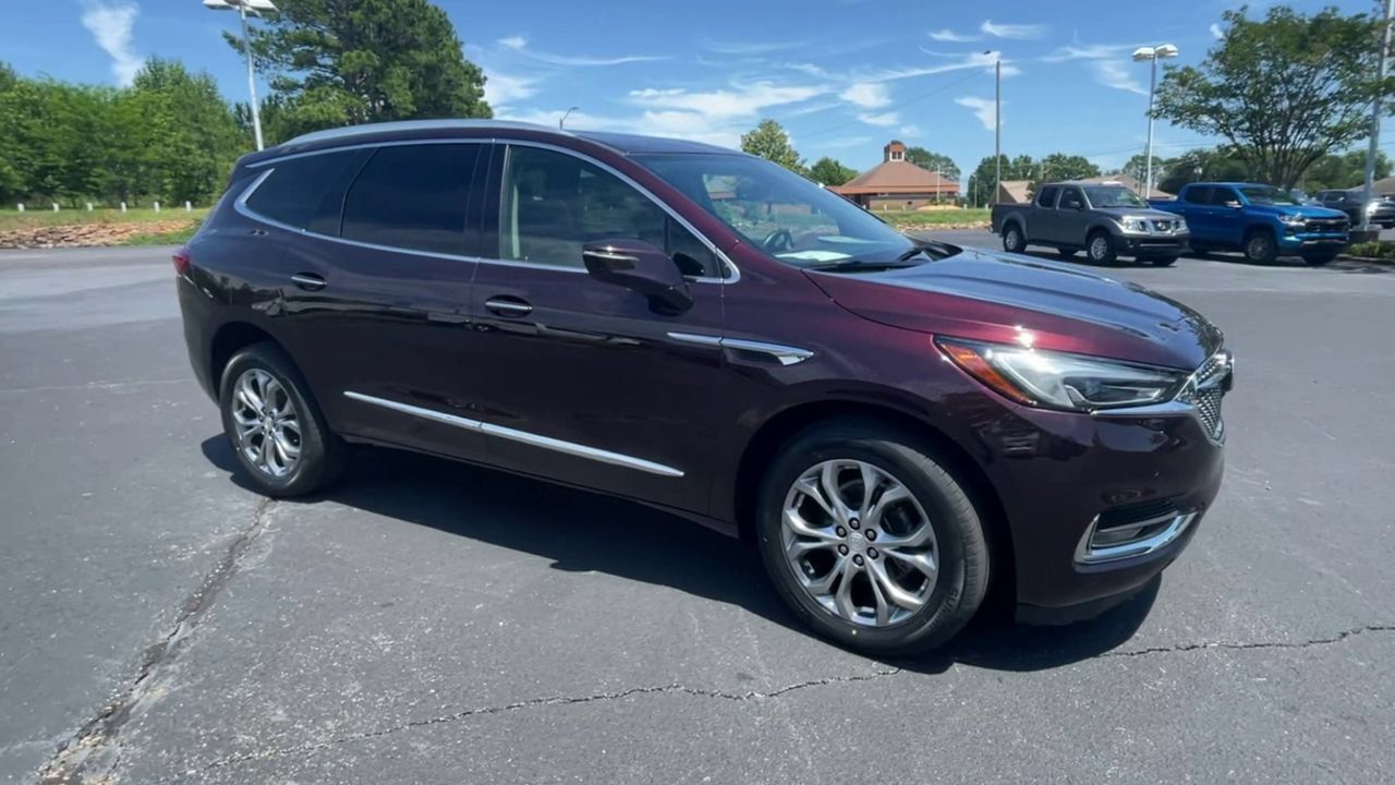 Used 2021 Buick Enclave Avenir w/ Avenir Technology Package FWD image 2
