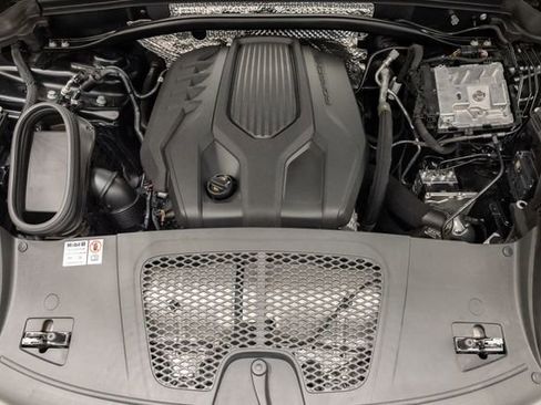 Used 2024 Porsche Macan AWD/4WD image 3