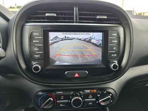 Used 2020 Kia Soul LX image 4