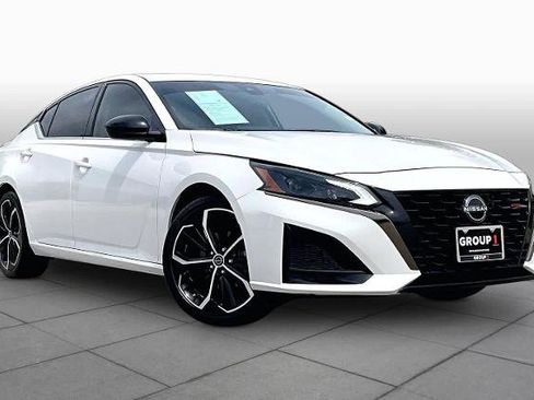 Certified 2024 Nissan Altima 2.5 SR w/ SR Premium Package FWD image 3